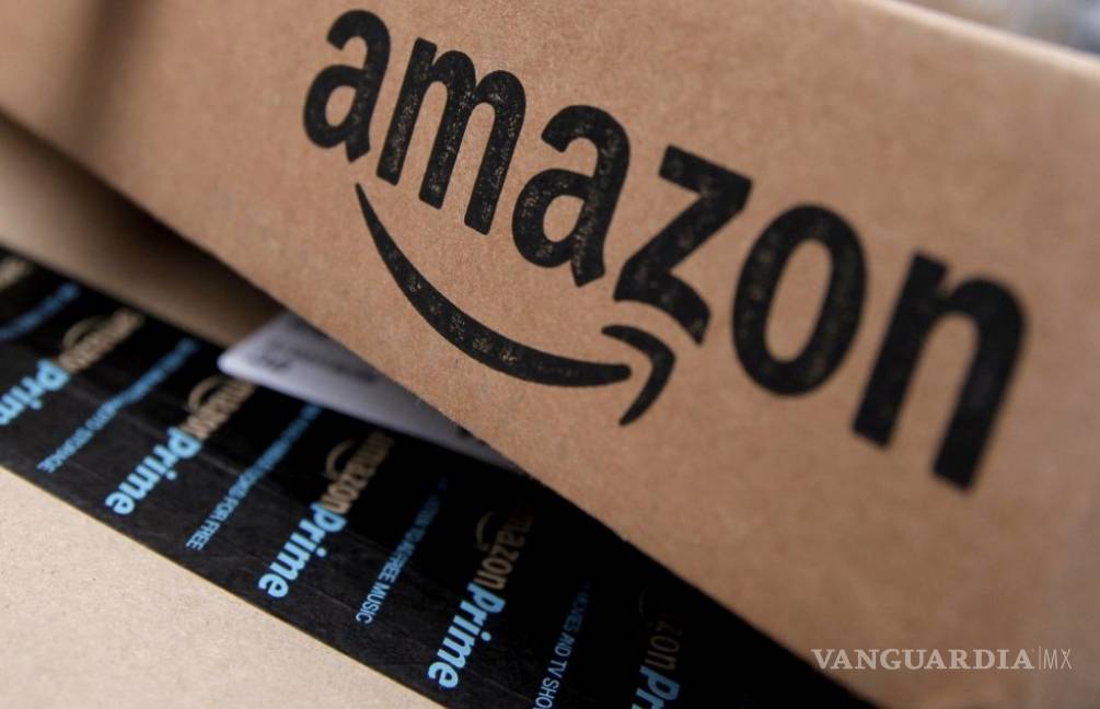 $!Amazon se mete en problemas en la India, por sandalias con el rostro de Gandhi
