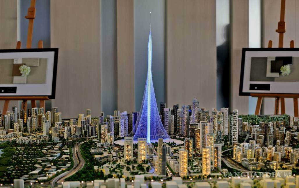 $!Se inspira Calatrava en el lirio para levantar la torre más alta del mundo