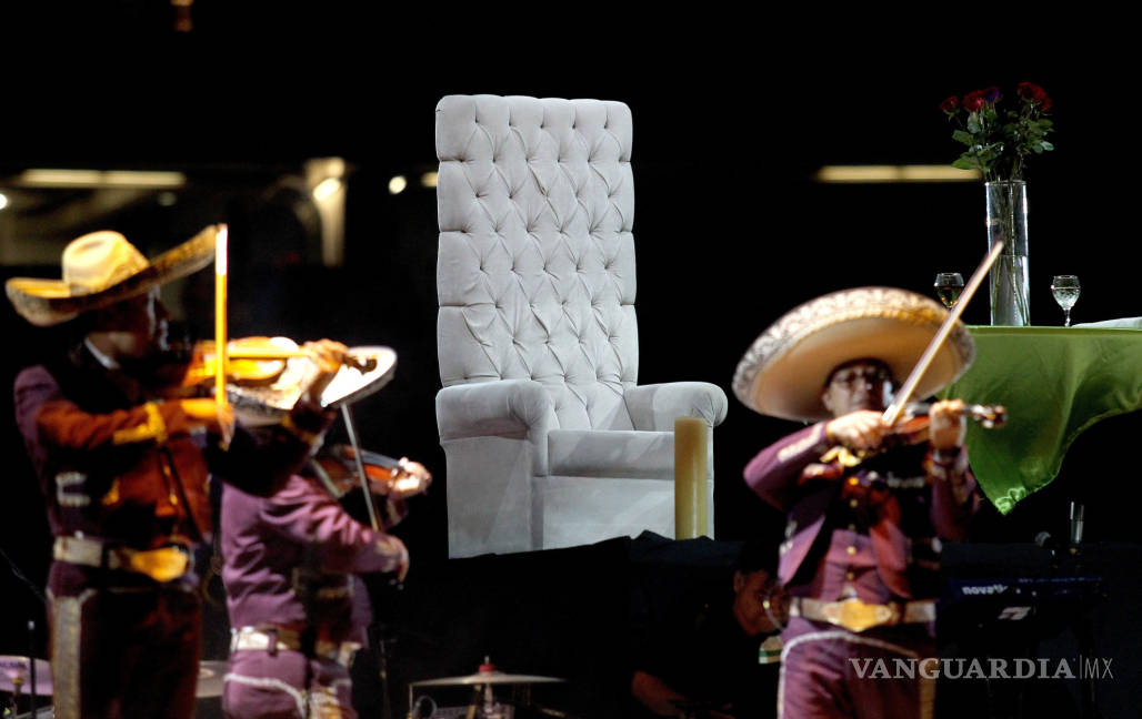 $!Con música y baile recuerdan a Juan Gabriel en Guadalajara