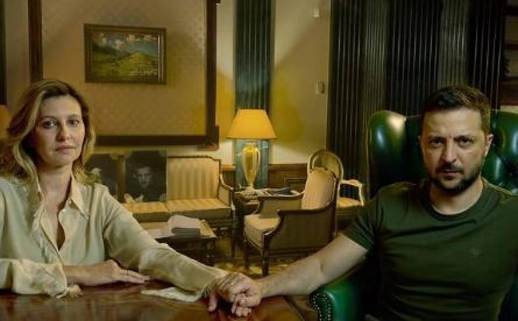 La publicación de Vogue en la que aparecen el presidente de Ucrania, Volodymyr Zelenskyy y su esposa, Olena, ha causado controversia. $!La publicación de Vogue en la que aparecen el presidente de Ucrania, Volodymyr Zelenskyy y su esposa, Olena, ha causado controversia.