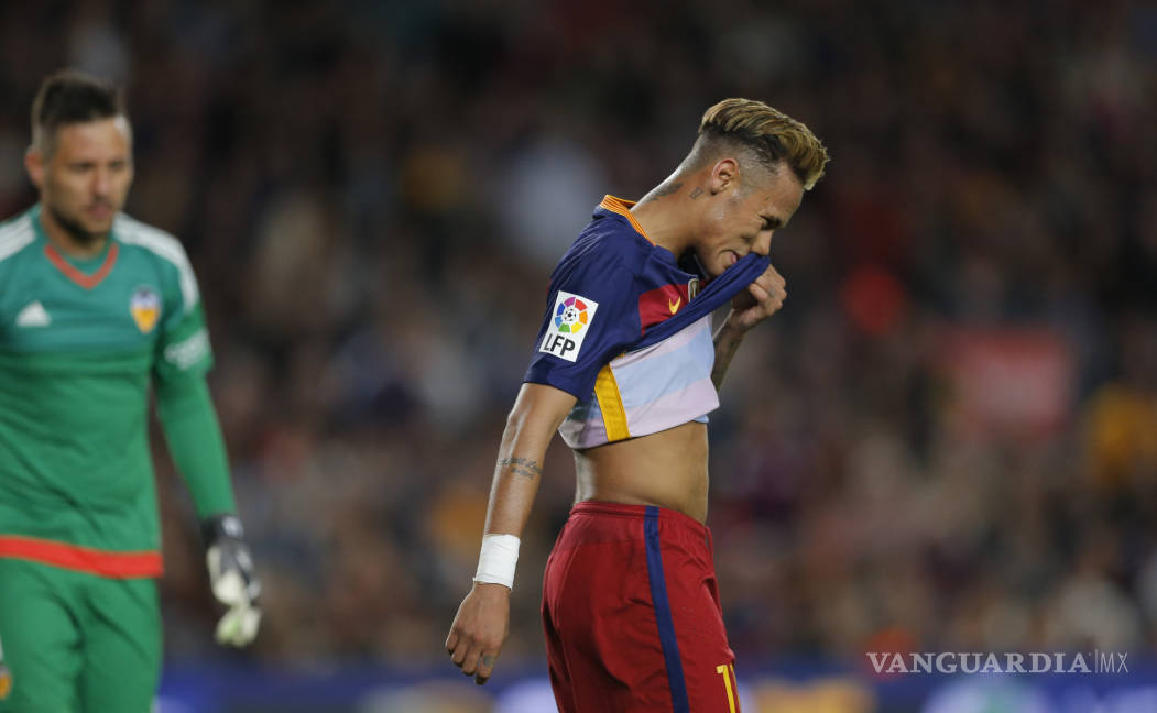 $!La liga española 'al rojo vivo'; Barcelona pierde 2 - 1 ante Valencia, Messi festeja su gol número 500