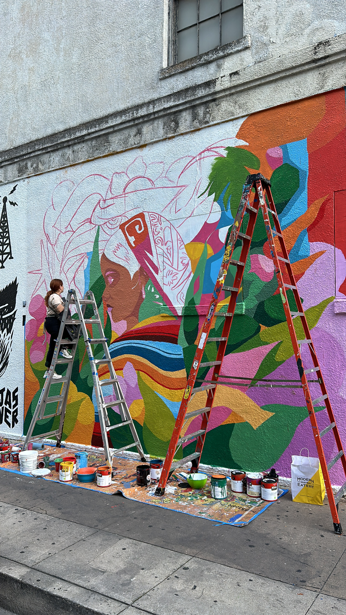 $!Ambos artistas se encargaron de realizar los murales que ahora unen más a las dos ciudades.