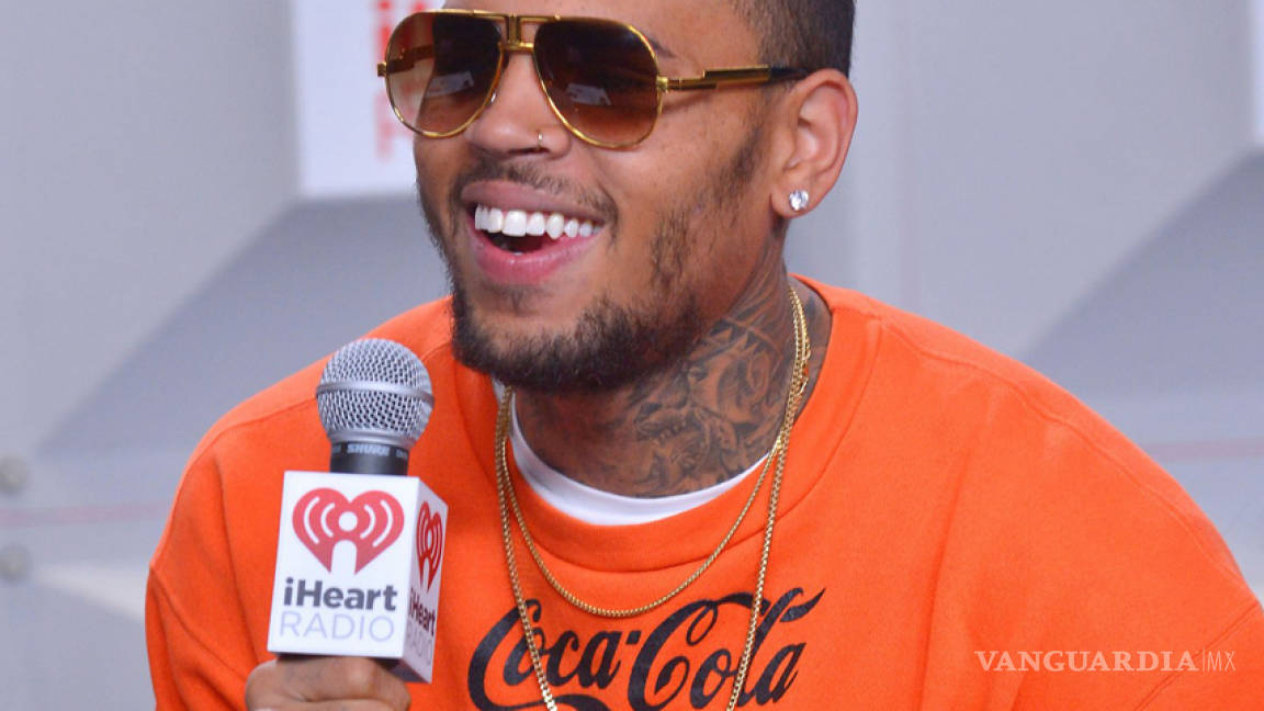 Chris Brown responde e insulta a mujer que lo acusa