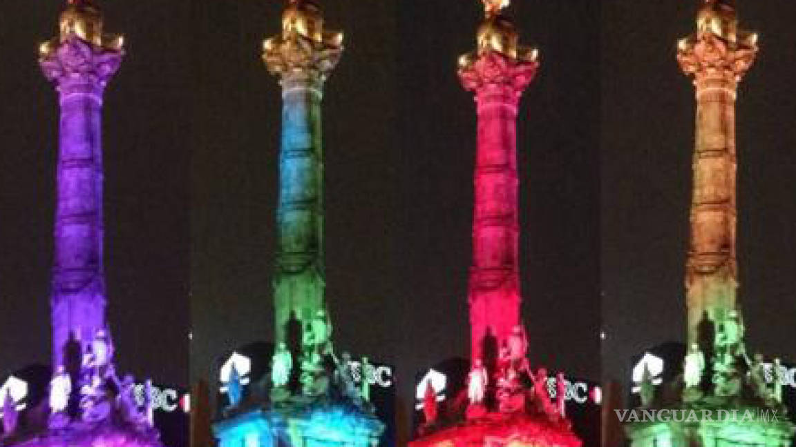 Ángel de la Independencia se ilumina con bandera LGBT