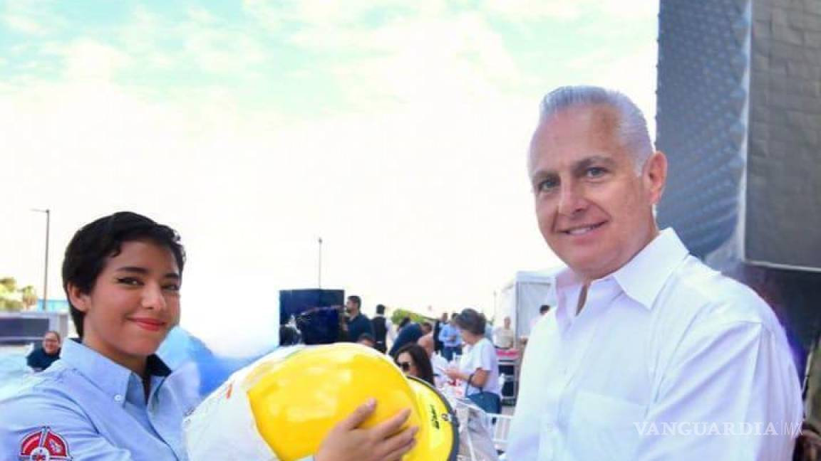 Alcalde celebra con Bomberos de Torreón su día y reconoce su labor