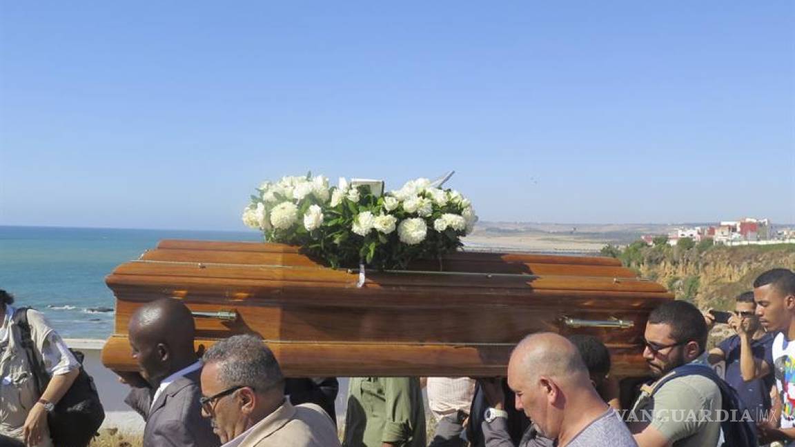 Juan Goytisolo es enterrado en el cementerio marítimo de Larache