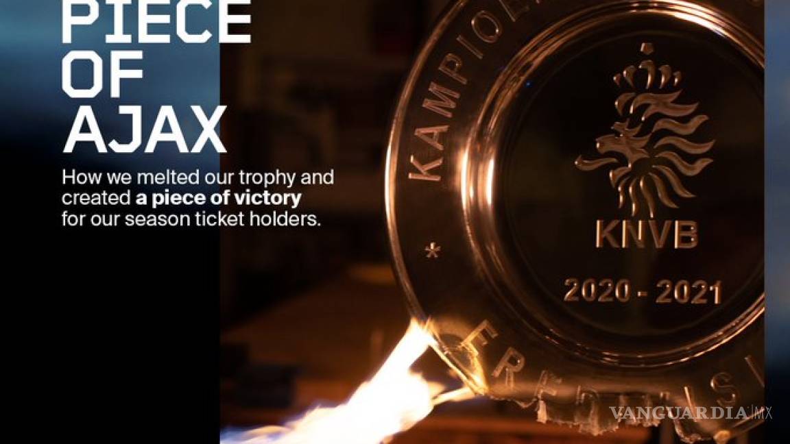 Ajax funde su trofeo para regalarlo a sus fanáticos
