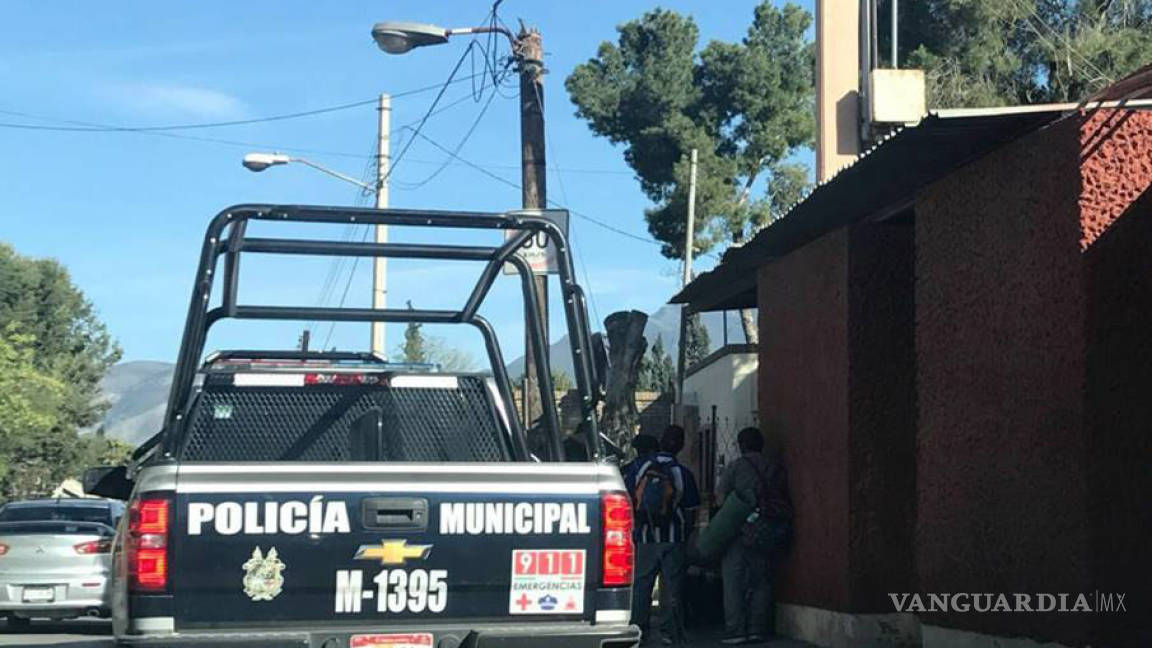 Policía de Saltillo va contra migrantes; denuncia director de Casa del Migrante