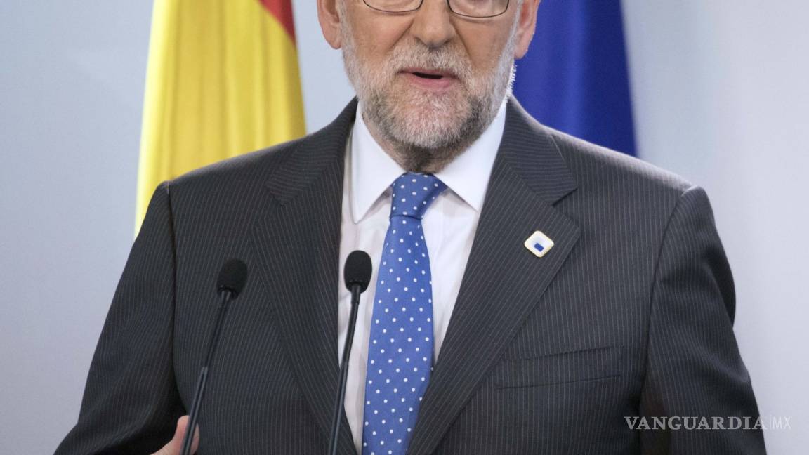 Después de 300 días, España tiene Gobierno; Socialistas facilitan a Rajoy