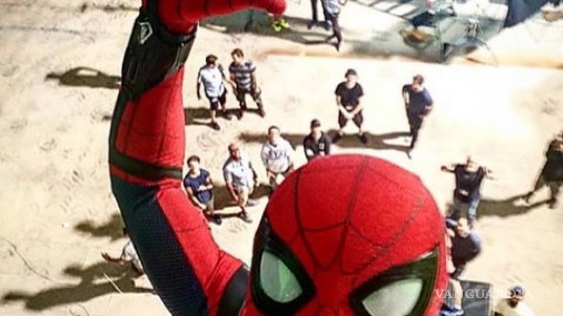 Spider-man se toma selfie