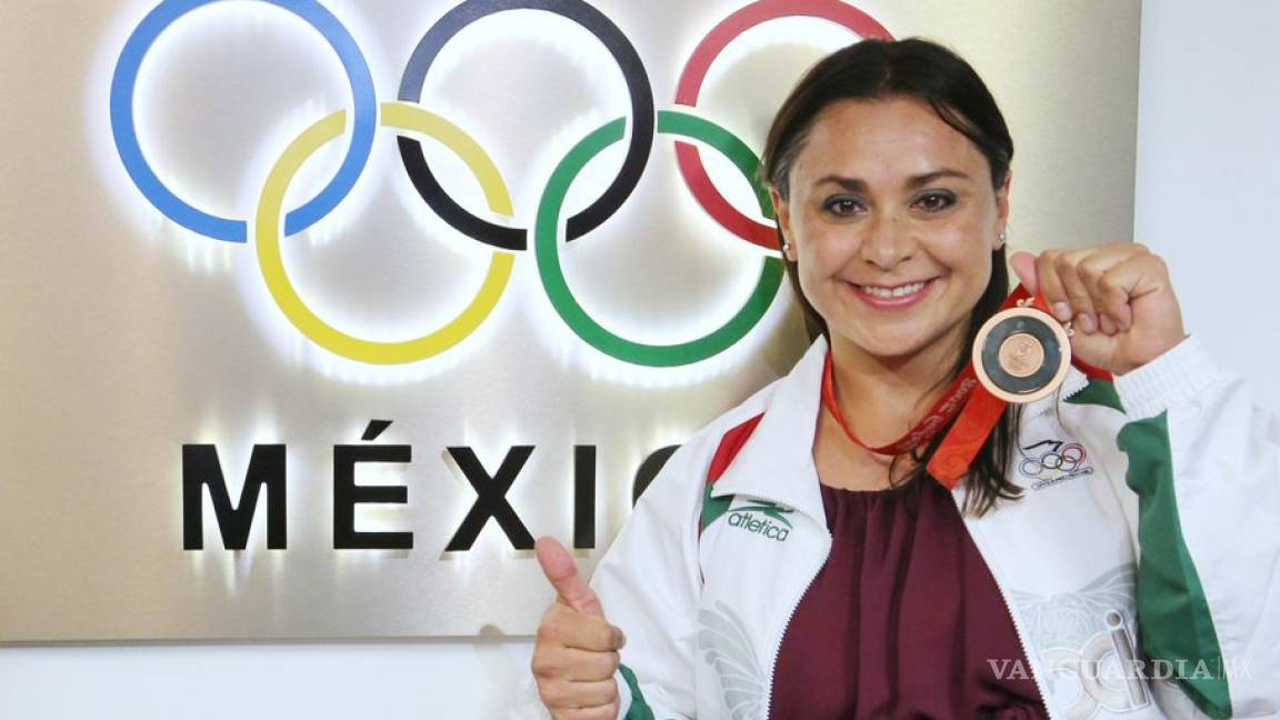 Damaris Aguirre recibe medalla olímpica después de 9 años