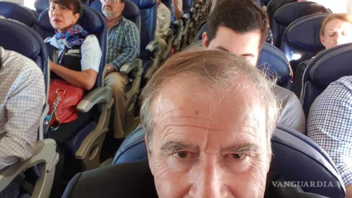 Vicente Fox viaja en vuelo comercial para burlarse de la medida de AMLO