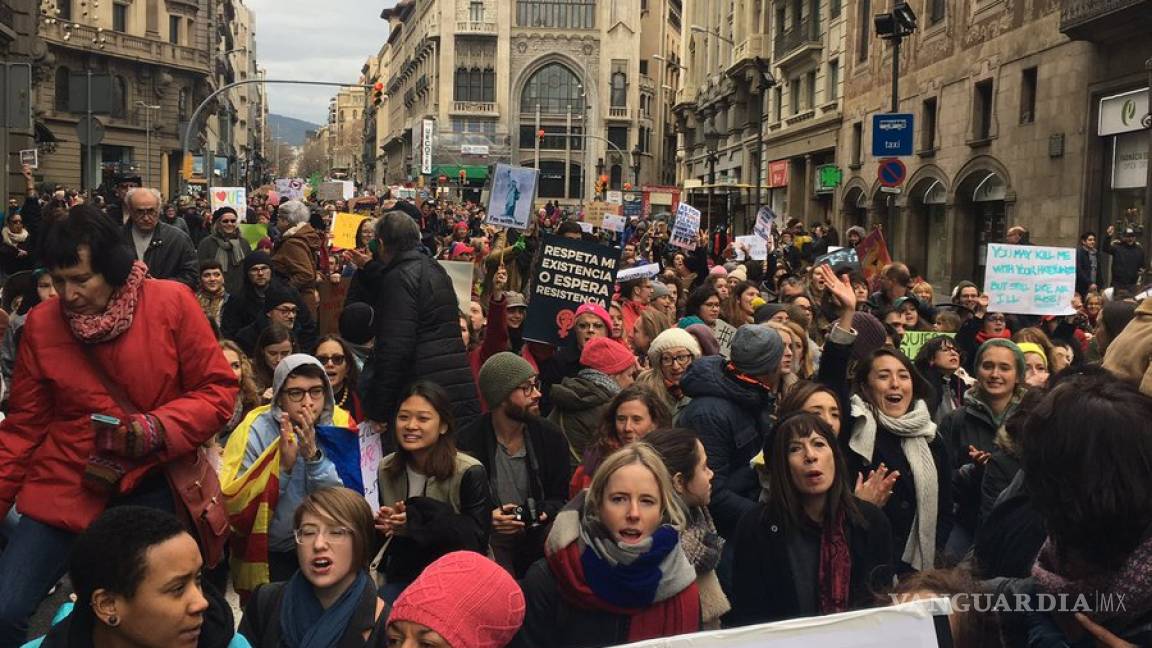 Habitantes de Barcelona protestan contra el turismo 'desbocado'