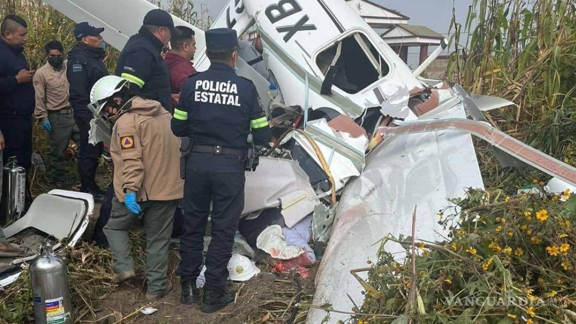 Fallecen tres en desplome de avioneta en Toluca