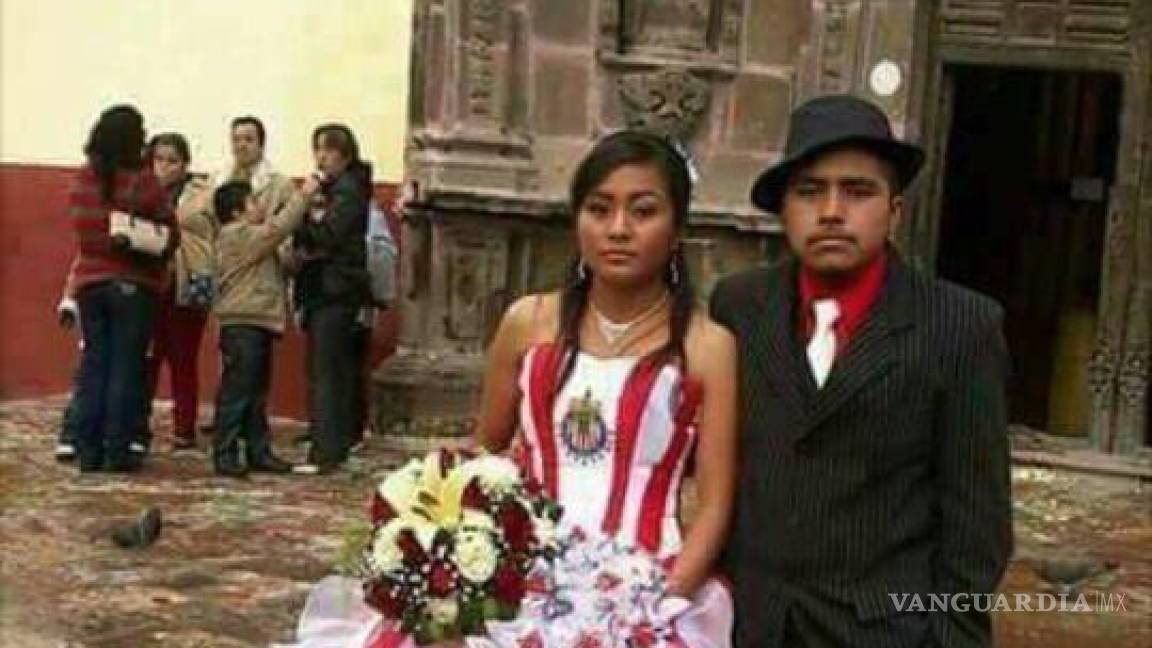 Vergara felicita a pareja que se casó con los colores de las Chivas