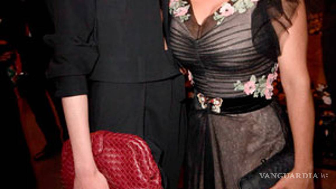 Salma Hayek sorprende en Cannes con cabello rosa $!Salma Hayek sorprende en Cannes con cabello rosa