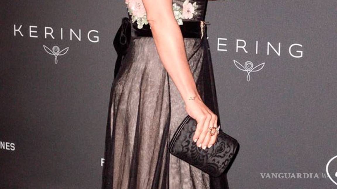 Salma Hayek sorprende en Cannes con cabello rosa $!Salma Hayek sorprende en Cannes con cabello rosa