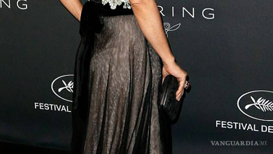 Salma Hayek sorprende en Cannes con cabello rosa $!Salma Hayek sorprende en Cannes con cabello rosa