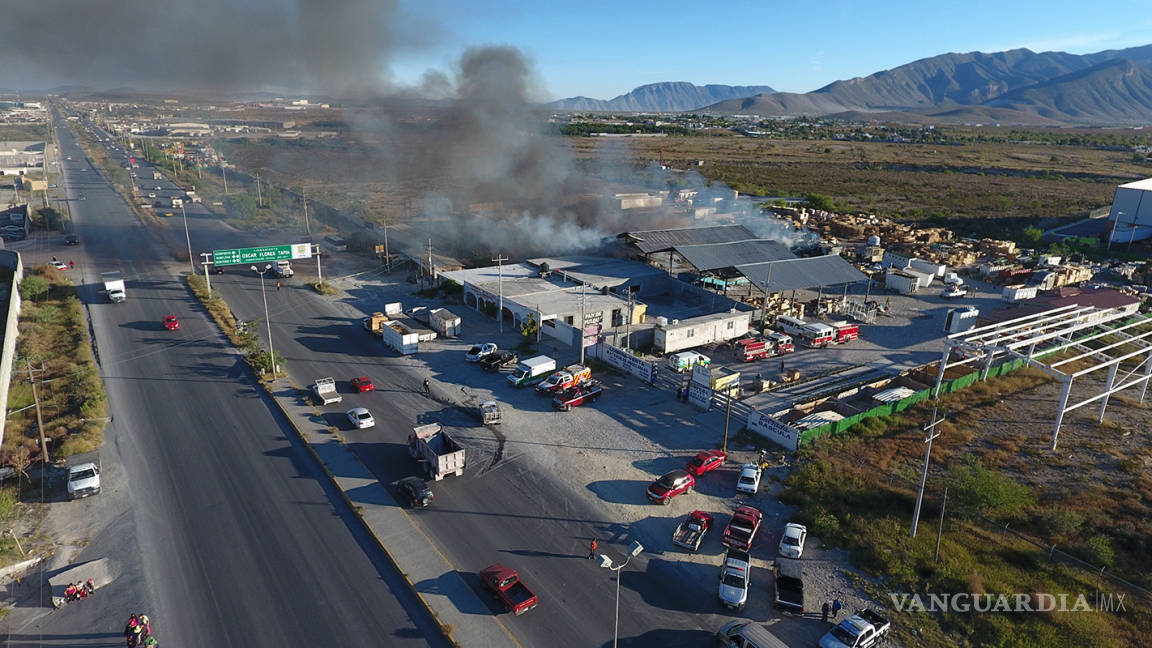 $!Incendio consume recicladora en Arteaga, Coahuila (Fotos)