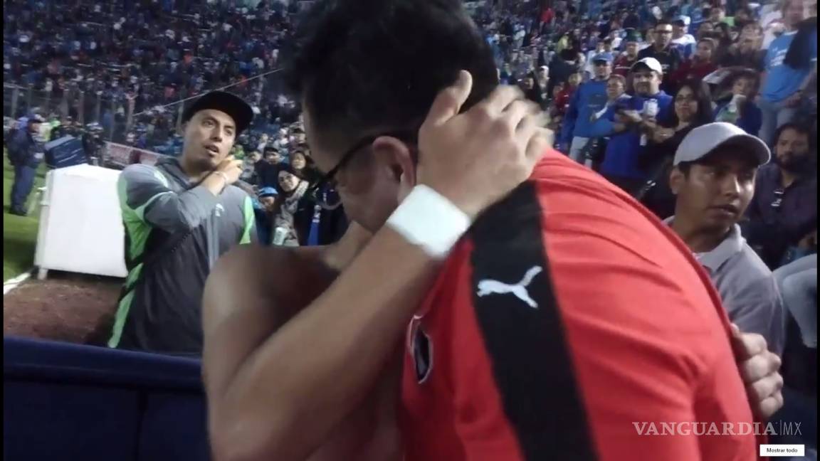 Padre llora al ver el debut de su hijo en Primera División