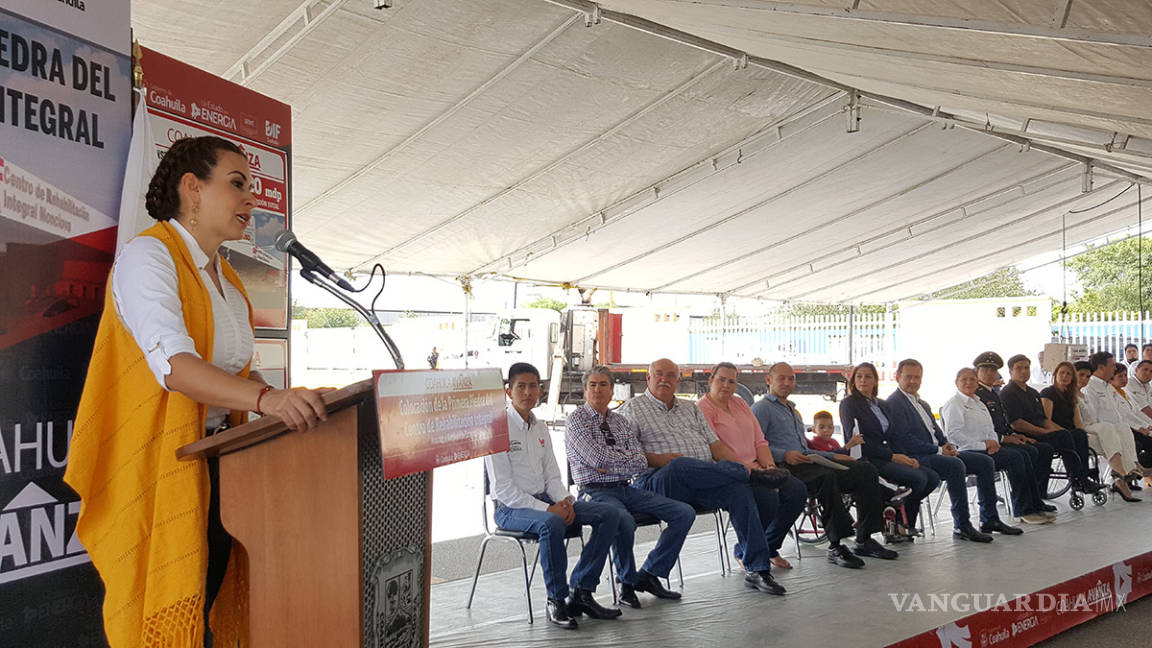 $!Colocan primera piedra del nuevo Centro de Rehabilitación Integral en Monclova