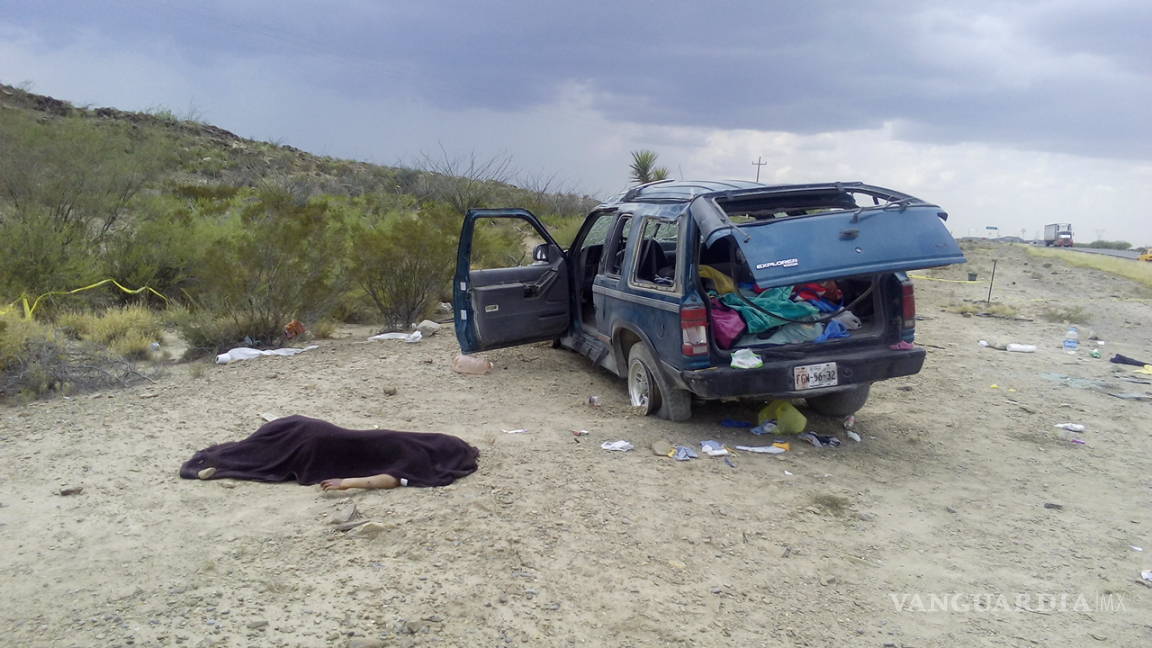 $!Hombre se vuelca en la carretera Saltillo-Torreón y muere sobrino de 11 años