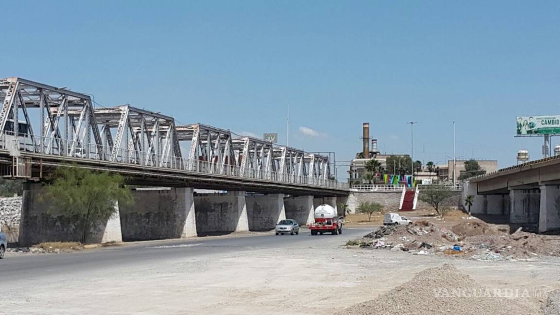 $!En el abandono y llenos de basura los puentes entre Torreón y Gómez Palacio