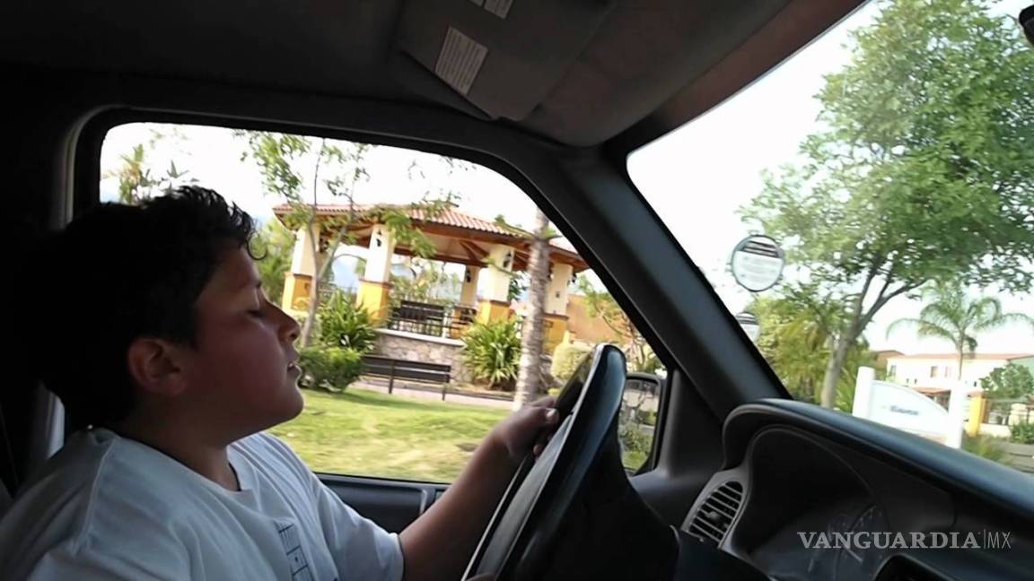 Niño en Australia condujo solo por más de mil kilómetros, fue detenido por no pagar la gasolina