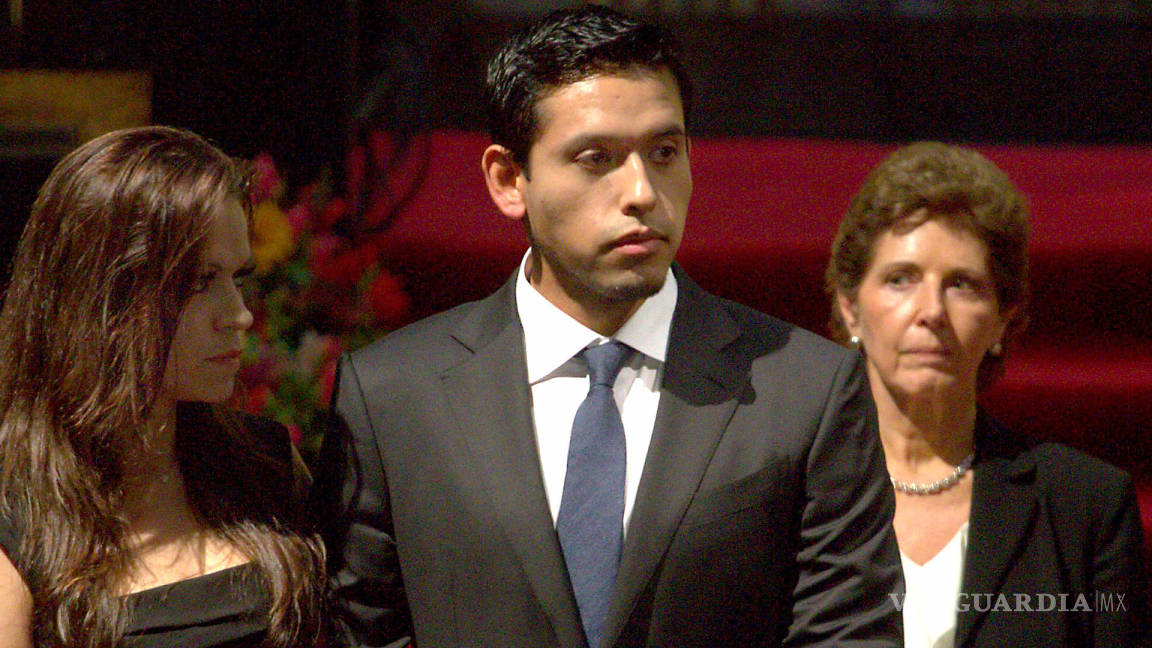 Iván Aguilera, hijo de Juan Gabriel, ocultó en un inicio su identidad a su ahora esposa Simona Aguilera