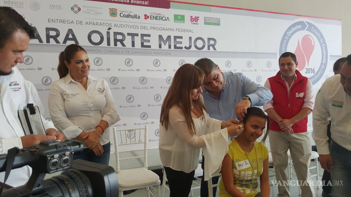 Entregan en Torreón auxiliares auditivos del programa “Para oírte mejor”
