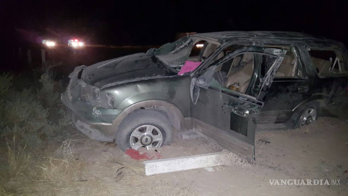 Vuelcan antorchistas en carretera Saltillo- Torreón; fallece un hombre