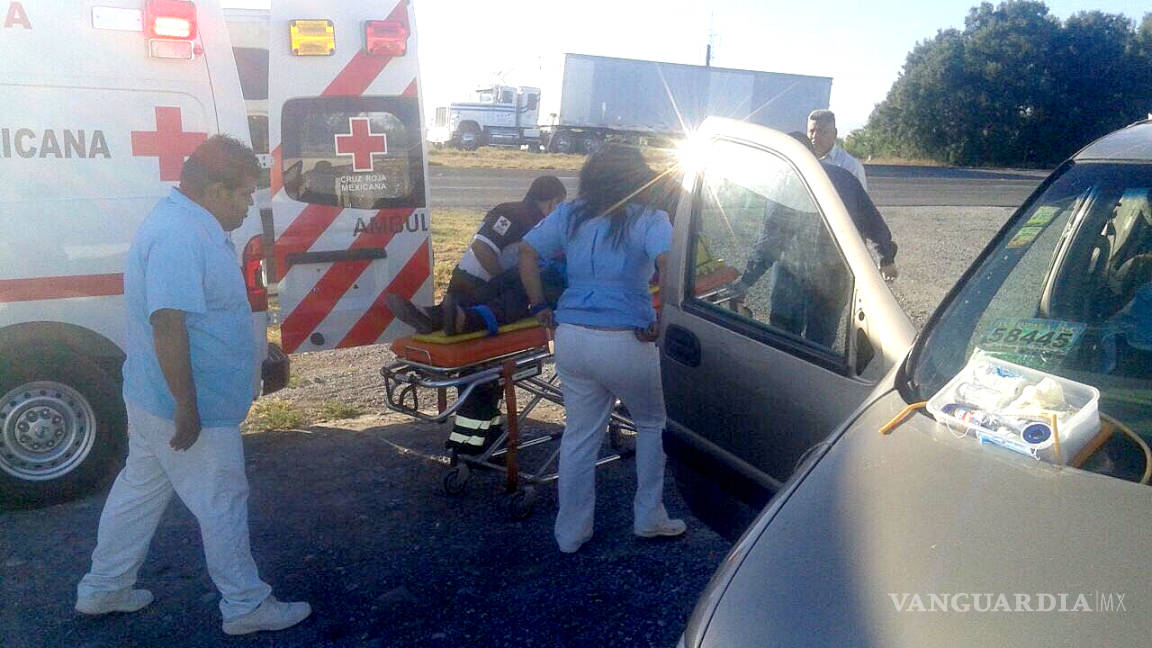 $!Estudiante de enfermería muere en volcadura en carretera a Monclova