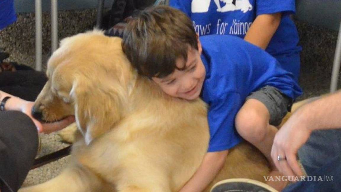 El emotivo momento en que un niño con autismo logra dar un abrazo por primera vez en su vida