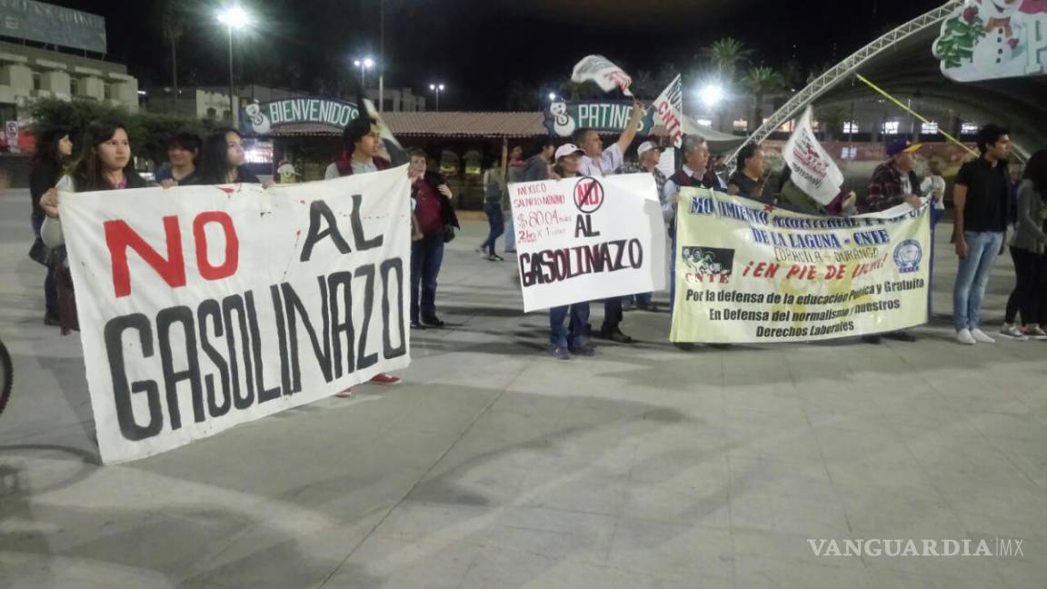 Estudiantes protestan en Torreón por el alza al precio de las gasolinas