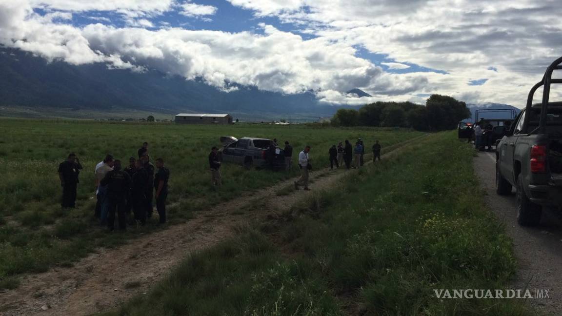 Tripulantes se resisten a un asalto en carretera y terminan volcados en Arteaga, Coahuila