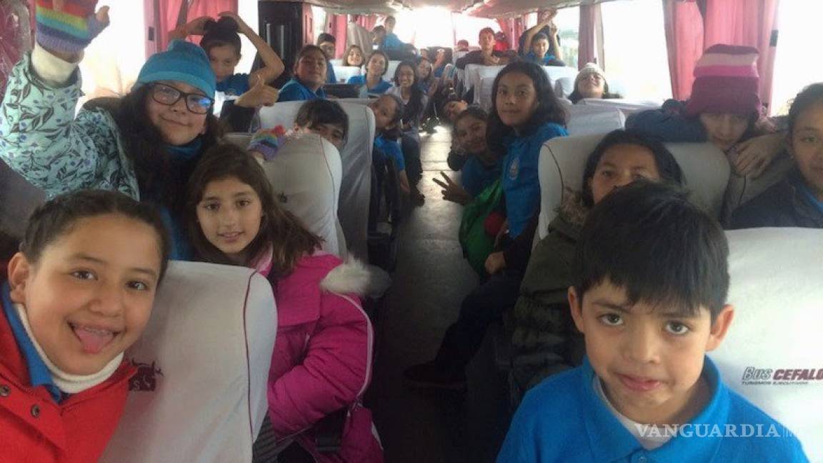 Después de 20 horas, niños cantores de Michoacán avanzan en la Matehuala-Saltillo para concierto en Catedral