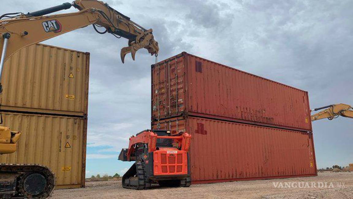 Arizona instala contenedores en muro fronterizo, para cerrar espacios