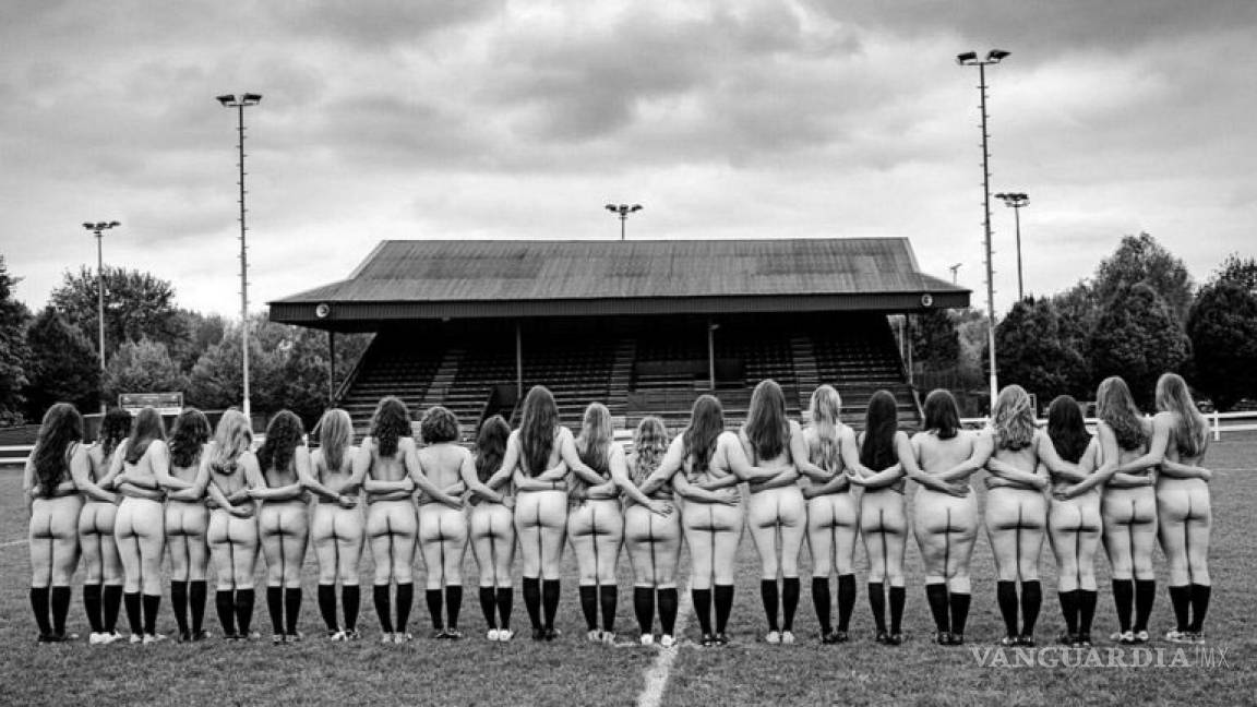 Equipo femenino de rugby se desnuda para apoyar lucha contra desórdenes alimenticios