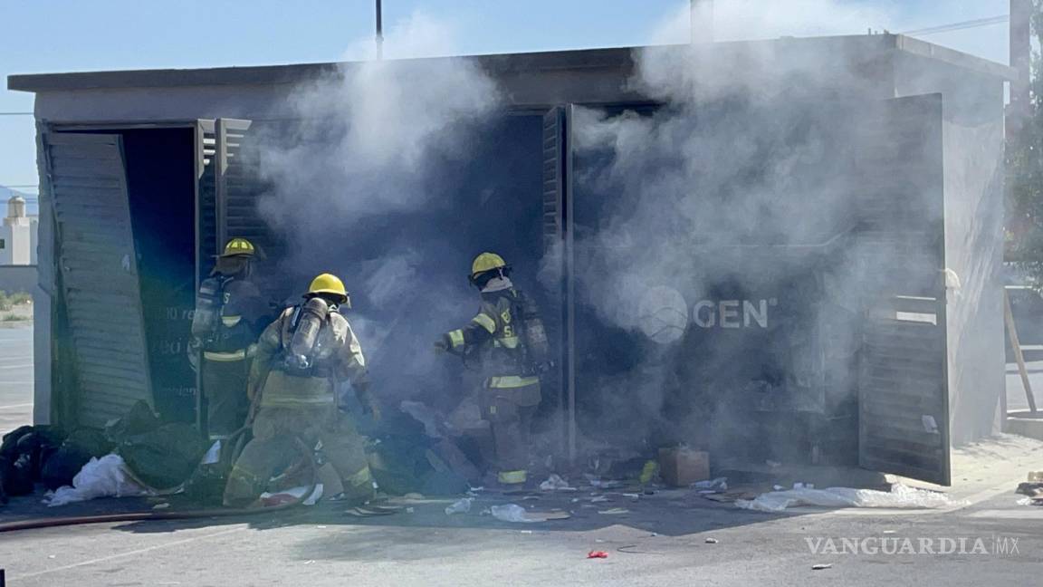 Le prenden fuego a basura en un centro comercial al oriente de Saltillo; un indigente es sospechoso