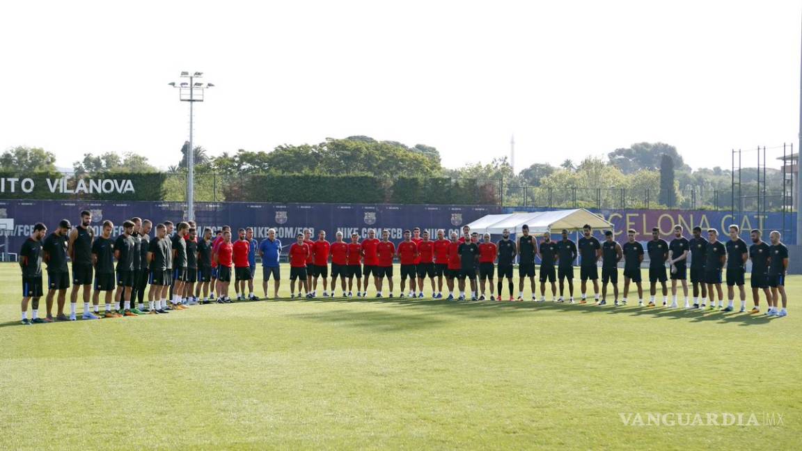 FC Barcelona guarda un minuto de silencio tras atentados