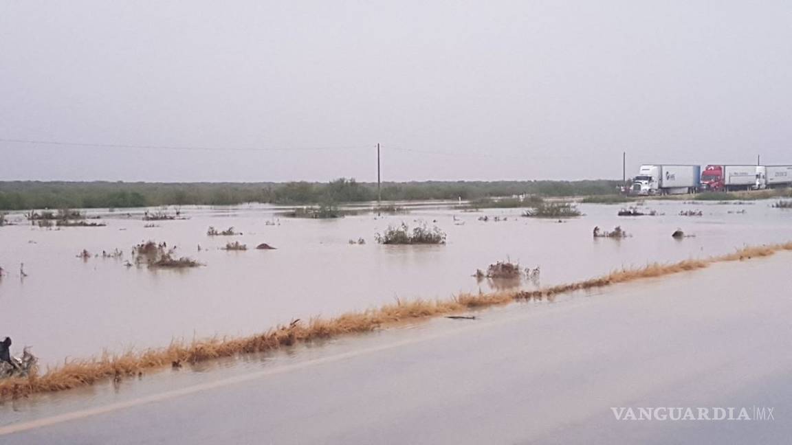 $!Por inundación, cierran la autopista Monterrey-Nuevo Laredo