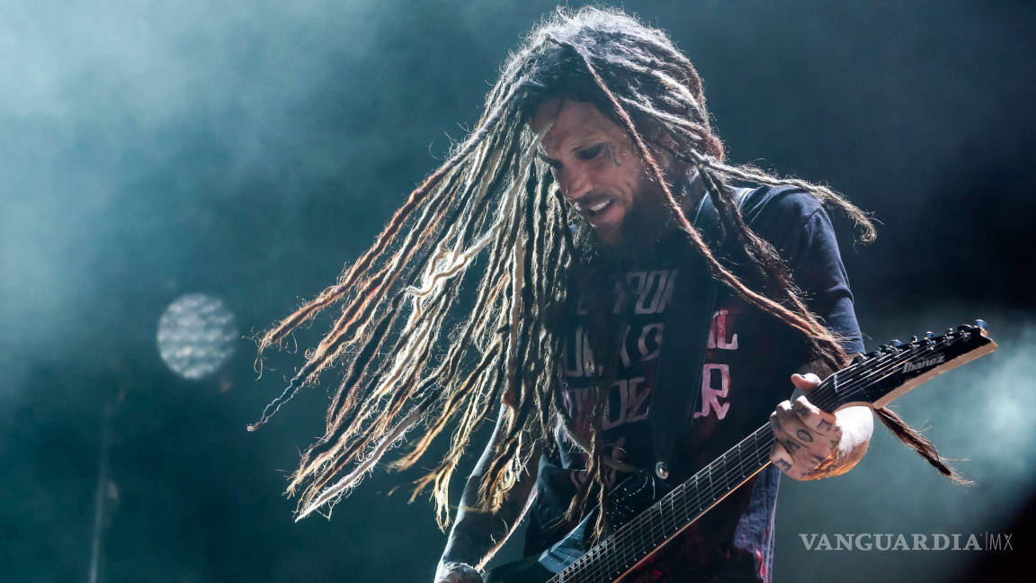 'Chester Bennington tuvo una forma cobarde de partir', asegura guitarrista de Korn