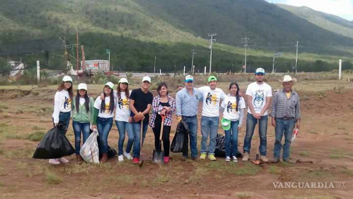 Apoyan alumnos de la UAdeC a habitantes de zonas rurales de Saltillo