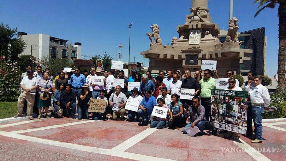 Plantón en Torreón por crímenes de periodistas en Chihuahua y Veracruz