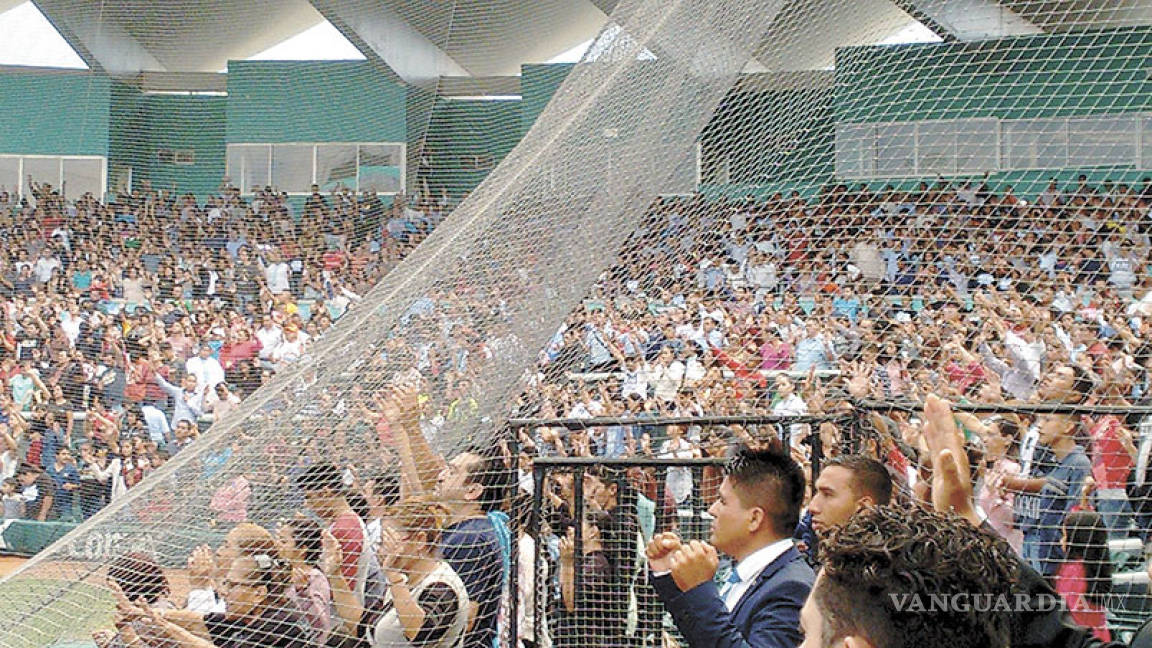 Evento religioso de apoyo a la familia tradicional congrega a 20 mil en Saltillo