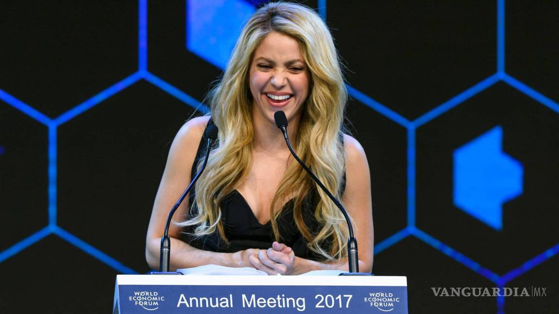 Shakira recibe premio por apoyar la educación