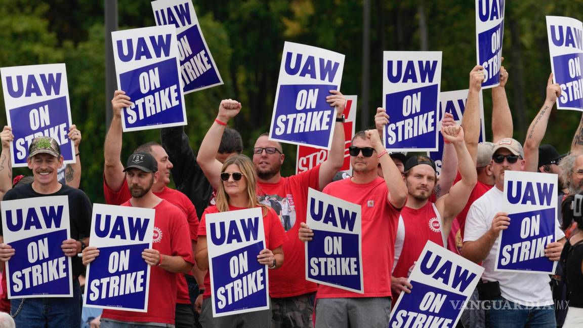 Huelga del UAW se amplía a las plantas de Chicago de Ford y Lansing Delta Township de GM, emplean a cerca de 7,000 personas