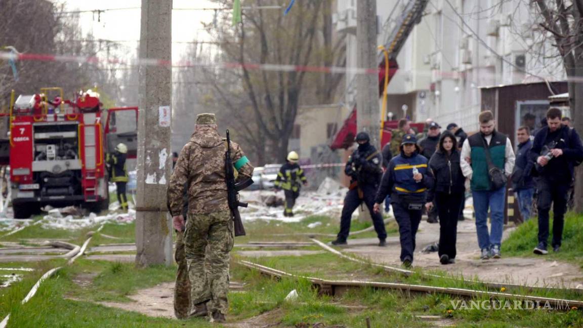 Avanzan ucranianos en el Donbás, pero Rusia castiga otra vez a Odesa