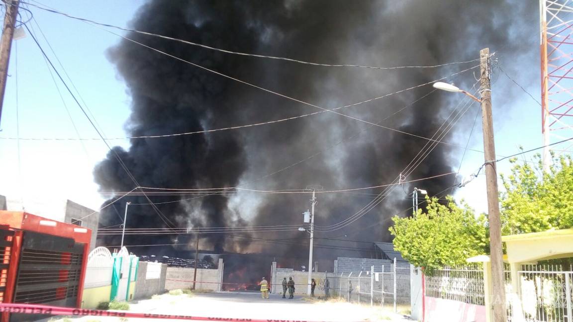 Se registra fuerte incendio en fábrica de Parras