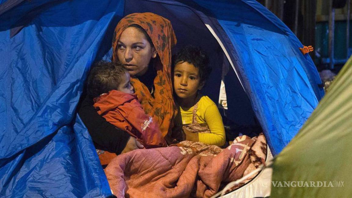Francia desaloja a refugiados de 'La Jungla' de Calais